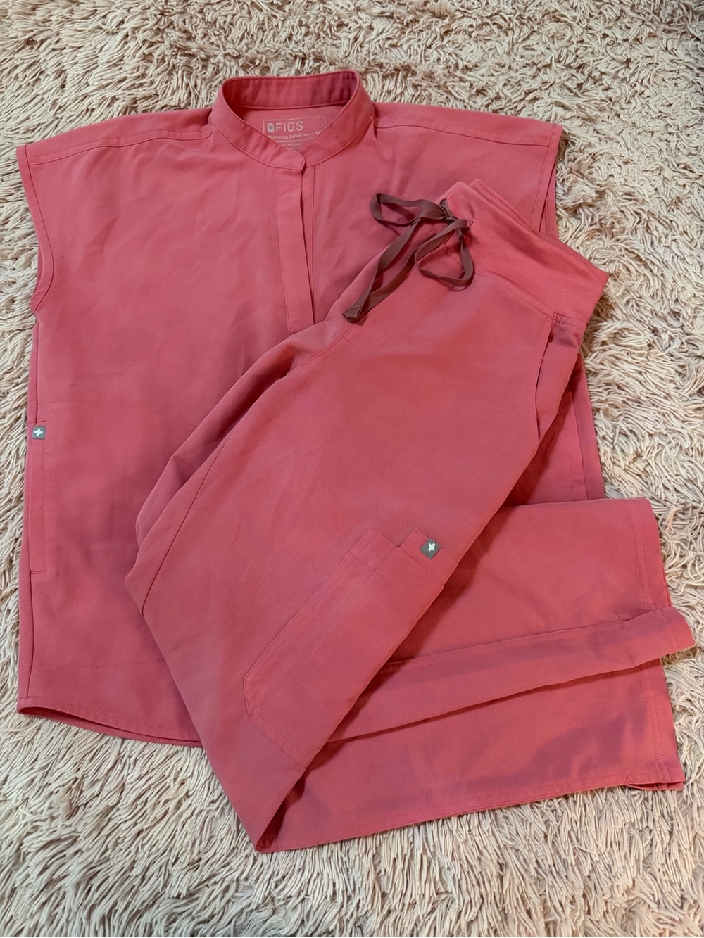 FIGS Women’s Scrub Set
